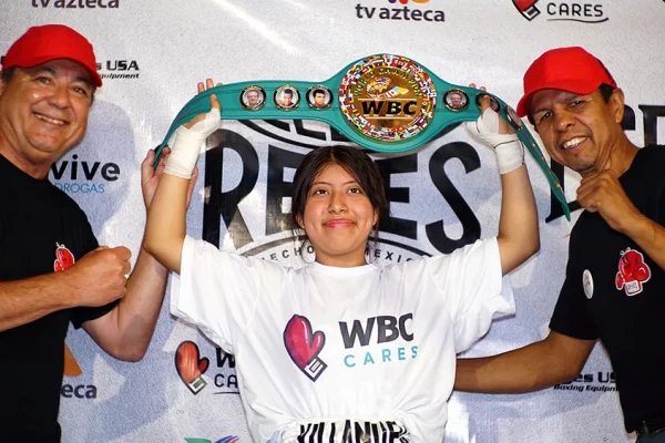 Student from Sick Vic & Meño’s gym posing with a WBC Champion belt replica, alongside Manuel 'Mantecas' Medina and Cleto reyes member