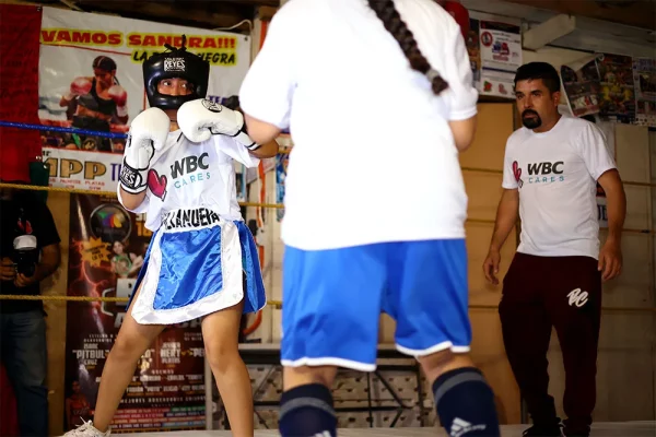 Students from Sick Vic & Meño’s gym giving a sparring demonstration on the ring at the 'Espiritu de Campeón' event