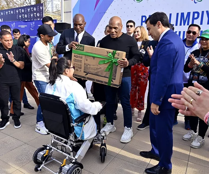 Mike Tyson doing some donations to the young attendees of the event