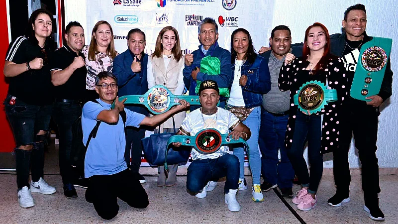 Members of WBC Cares Mexico and some attendees posing for the camera