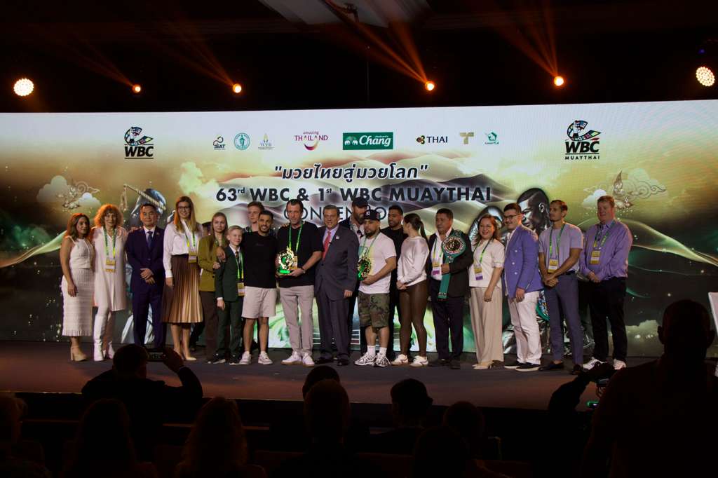 WBC Cares Chair People give awards for Hope, Life and Bravery at the WBC Convention